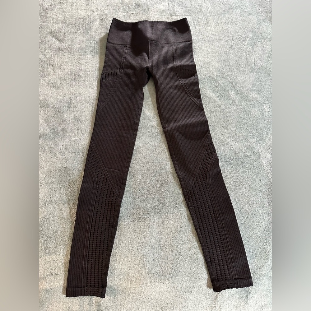 ***NWT*** Fabletics Seamless High Waisted Compressive Perforated Black Leggings